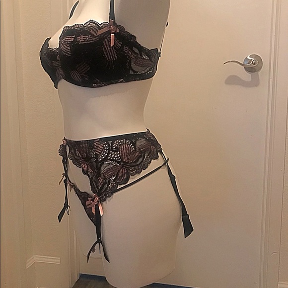 4 Pc Chantal Thomass Bra Set - Picture 4 of 15